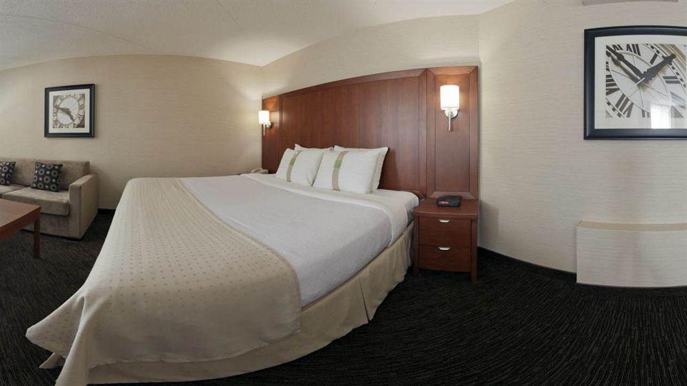 Holiday Inn Oakville Centre By Ihg Exterior foto