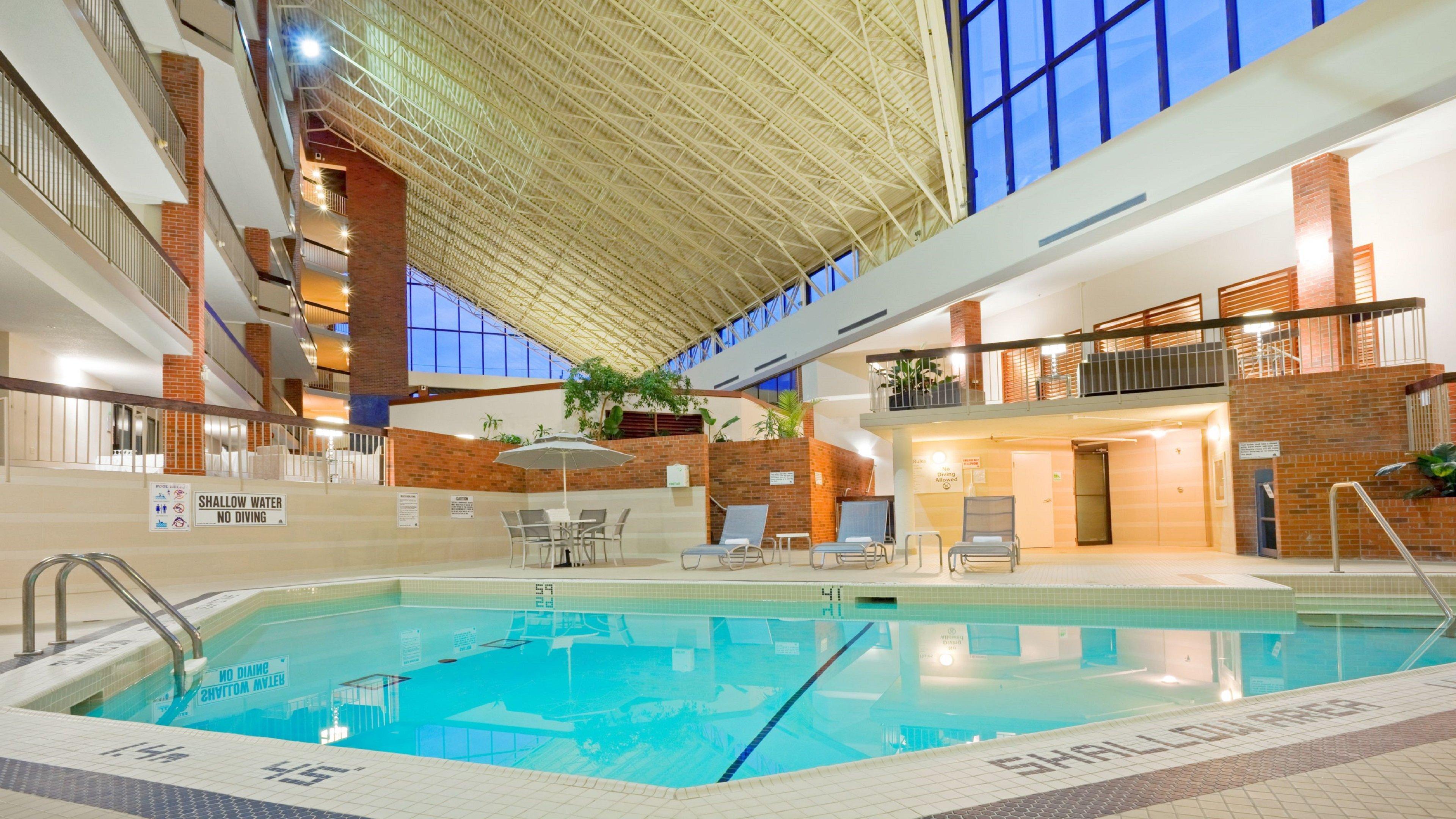 Holiday Inn Oakville Centre By Ihg Exterior foto