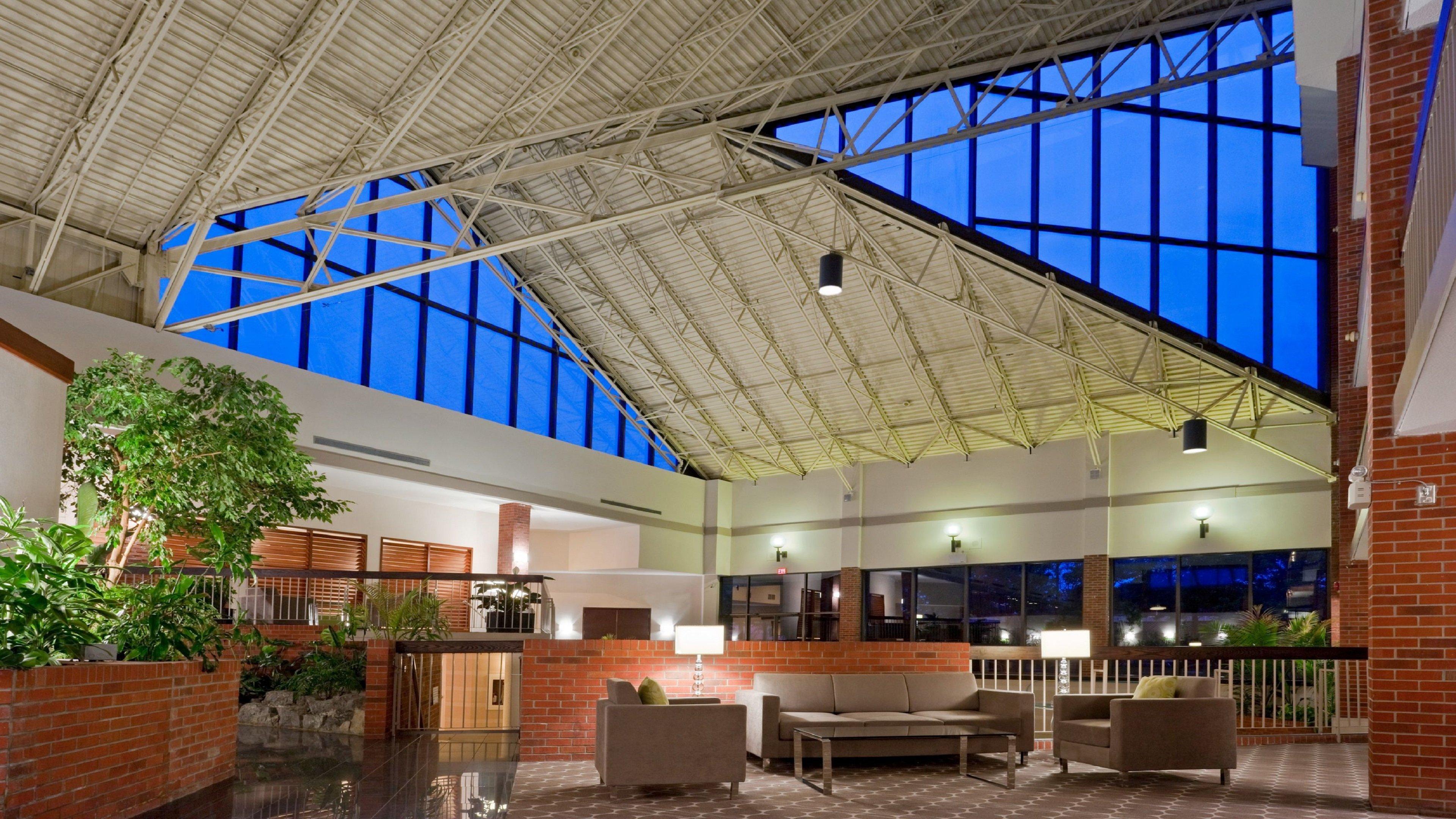 Holiday Inn Oakville Centre By Ihg Exterior foto