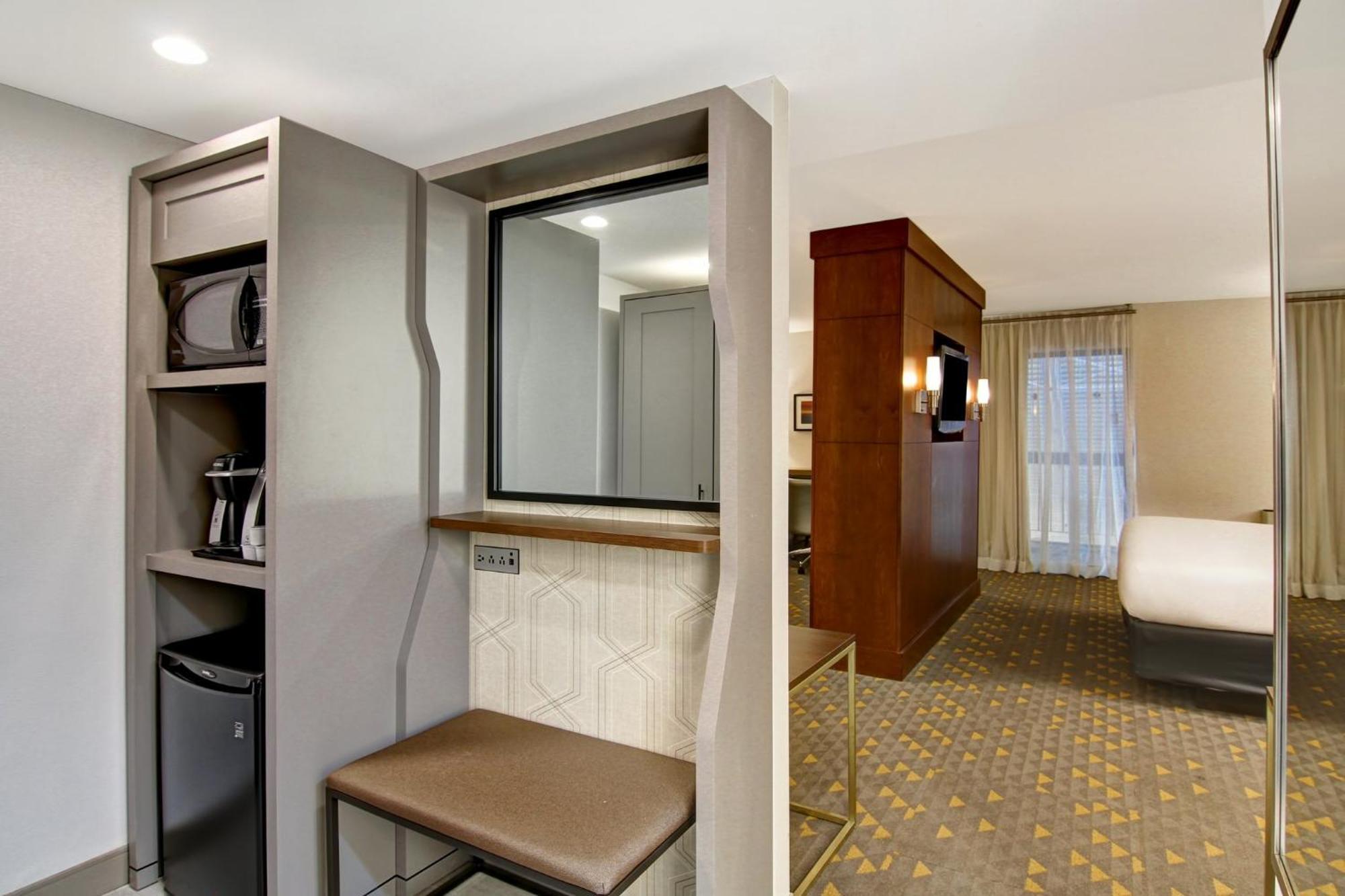 Holiday Inn Oakville Centre By Ihg Exterior foto