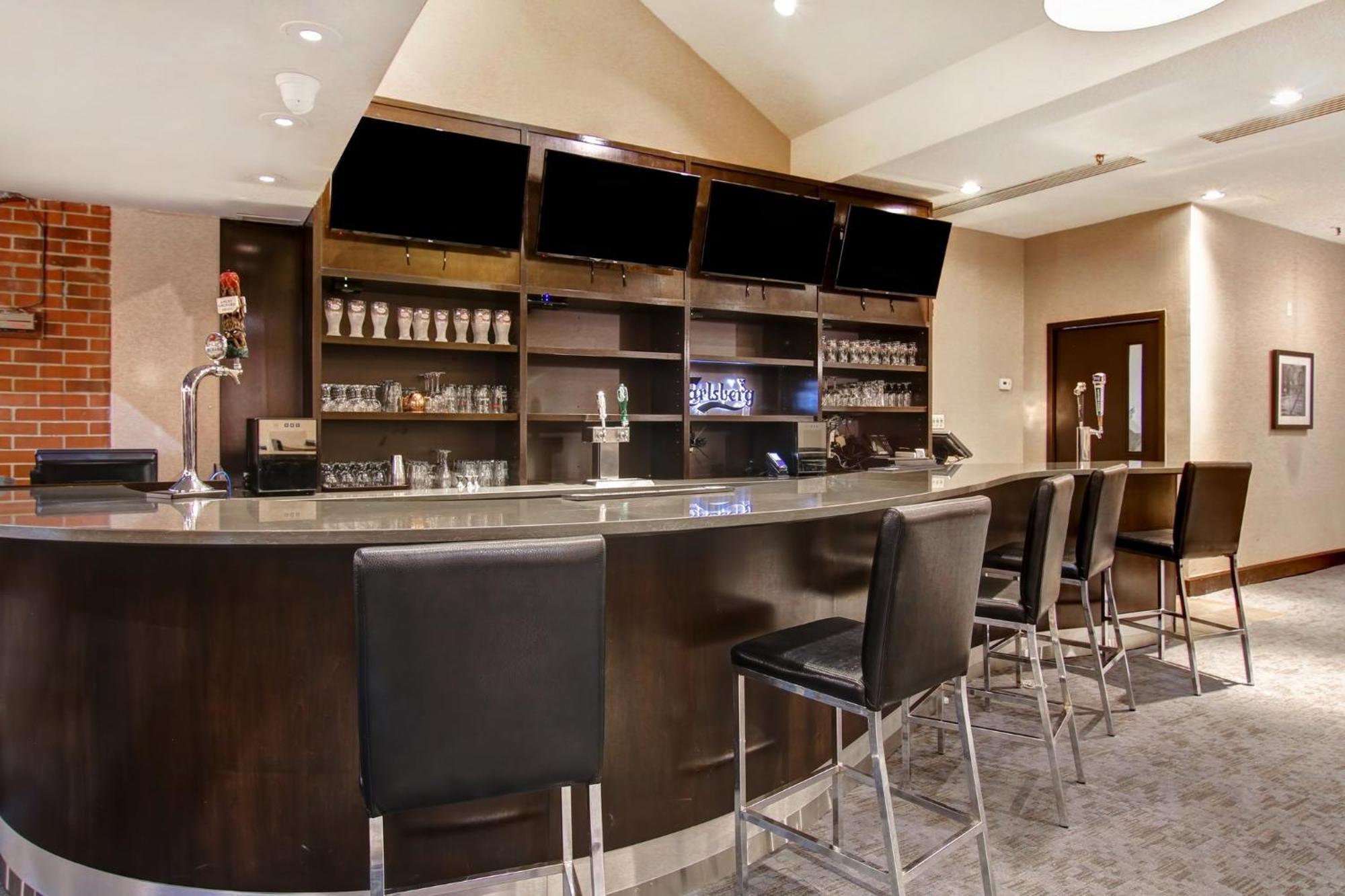 Holiday Inn Oakville Centre By Ihg Exterior foto
