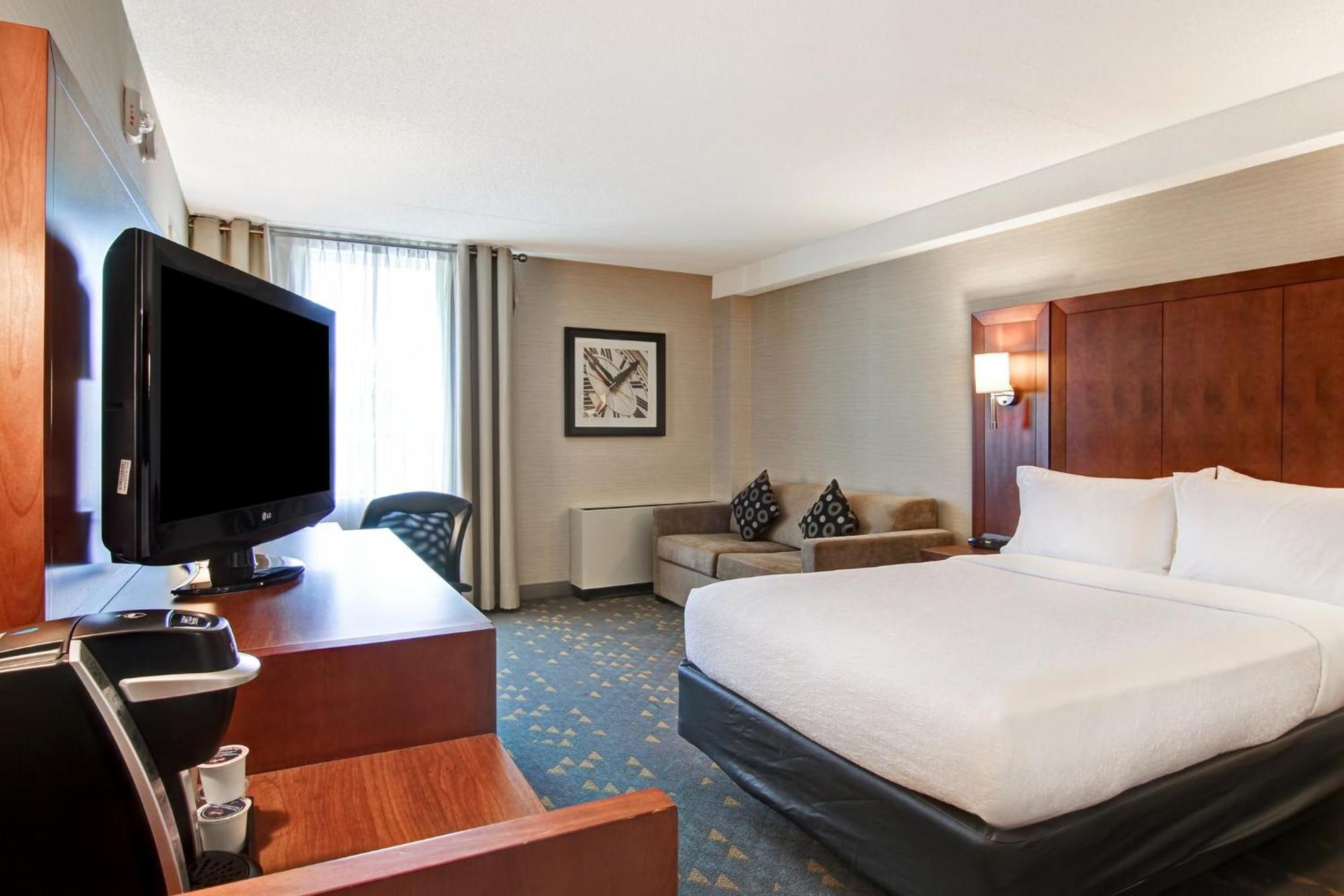 Holiday Inn Oakville Centre By Ihg Exterior foto